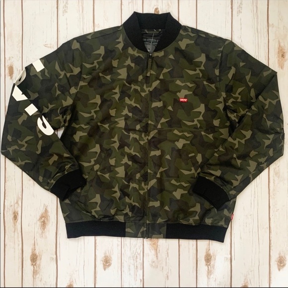 Levi’s Men Camouflage Bomber Jacket - Picture 2 of 4